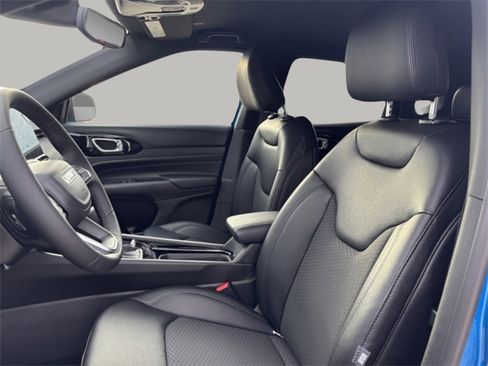 New 2026 Jeep Compass Latitude image 11