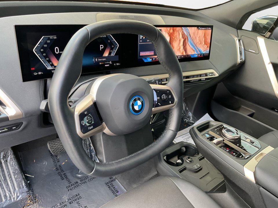 Used 2024 BMW iX xDrive50 w/ Premium Package AWD/4WD image 10