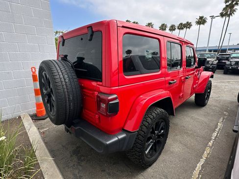 Used 2021 Jeep Wrangler Unlimited Sahara w/ Cold Weather Group AWD/4WD image 4