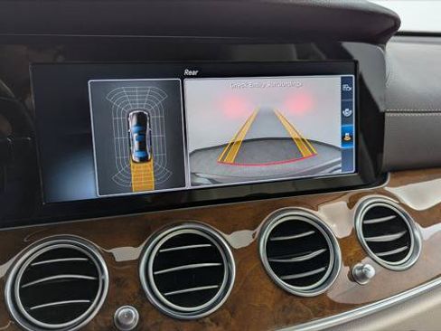 Used 2017 Mercedes-Benz E 300 image 27