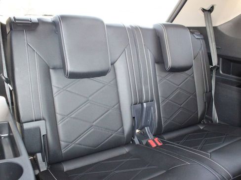 Used 2025 Volkswagen Atlas SE AWD/4WD image 53