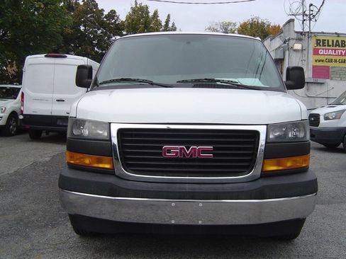 Used 2018 GMC Savana 3500 LT w/ LT Preferred Equipment Group image 3