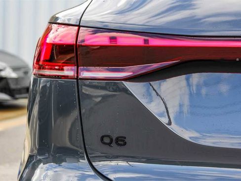 Used 2025 Audi Q6 e-tron Premium w/ Convenience Package image 11