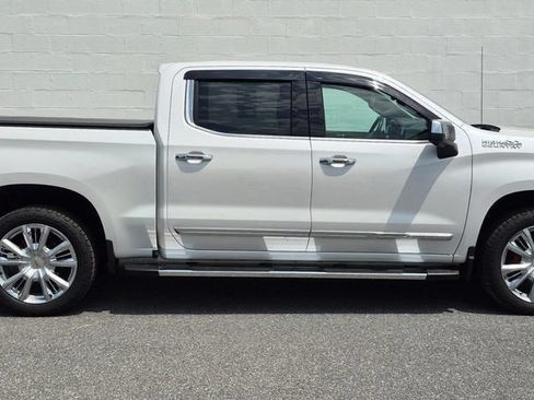 Used 2025 Chevrolet Silverado 1500 High Country w/ Technology Package AWD/4WD image 38