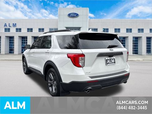 Used 2022 Ford Explorer XLT w/ Equipment Group 202A image 8