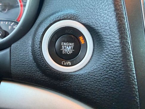 Used 2017 Dodge Journey SE w/ Flexible Seating Group image 19