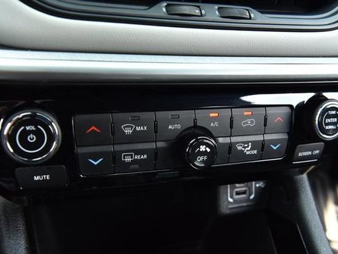 Used 2025 Jeep Compass Limited AWD/4WD image 15