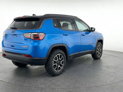 Used 2025 Jeep Compass Trailhawk image 9