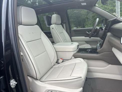 Used 2025 GMC Yukon Denali w/ Denali Reserve Package AWD/4WD image 30
