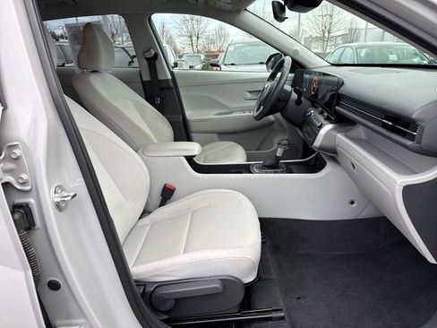 Used 2024 Hyundai Kona SEL image 9