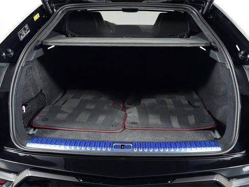 Used 2025 Lamborghini Urus SE image 66