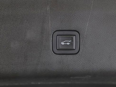 Used 2023 Buick Enclave Essence image 28