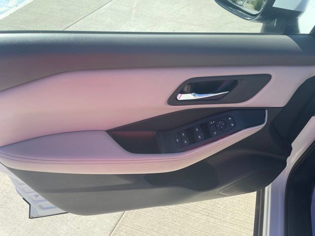 Used 2025 Nissan Rogue SV AWD/4WD image 10