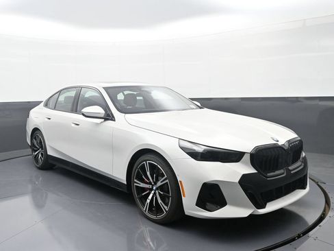 New 2027 BMW 530i xDrive w/ M Sport Package AWD/4WD image 3