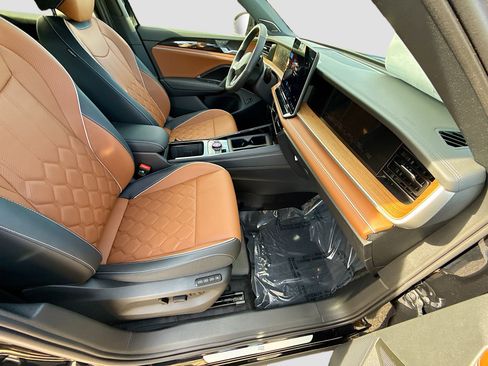 New 2026 Volkswagen Tiguan SEL R-Line image 16