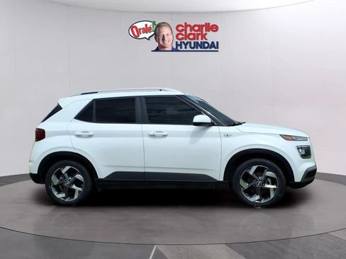Used 2025 Hyundai Venue SEL FWD image 6