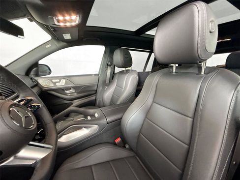 Used 2025 Mercedes-Benz GLS 450 4MATIC image 3
