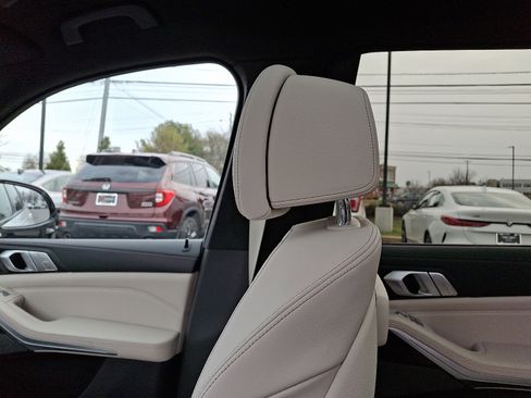 Used 2021 BMW X7 M50i w/ Dynamic Handling Package image 17