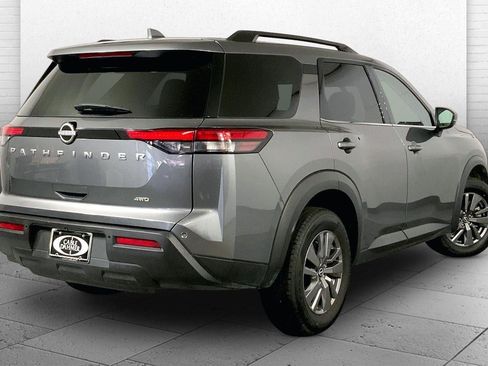 Used 2025 Nissan Pathfinder SV AWD/4WD image 13