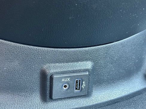 Used 2018 Nissan Versa SV w/ SV Special Edition Package FWD image 9