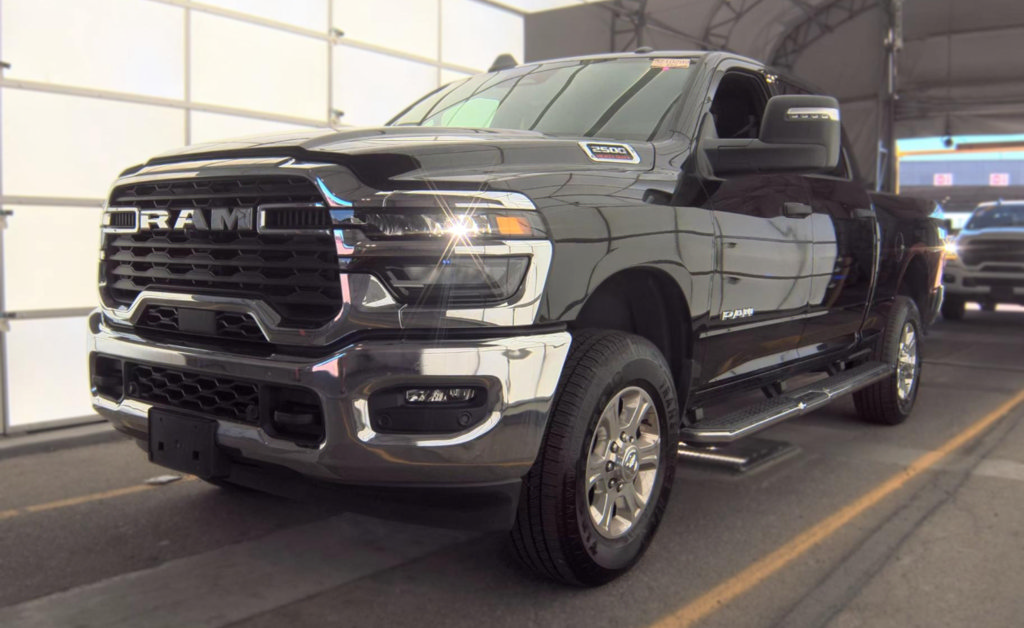 Used 2026 RAM 2500 Big Horn AWD/4WD image 2