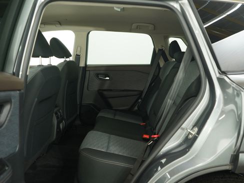 Used 2022 Nissan Rogue SV image 17