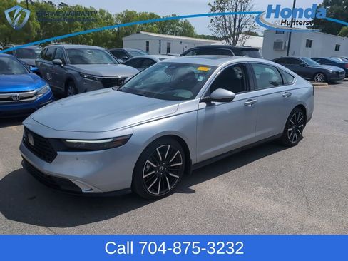 Used 2025 Honda Accord Touring image 3