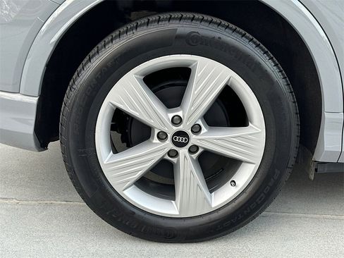 Used 2022 Audi Q4 e-tron Premium Plus w/ Premium Plus image 8