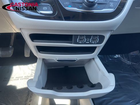 Used 2024 Chrysler Pacifica Touring-L FWD image 33