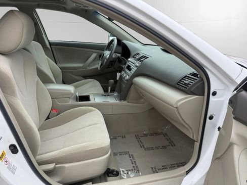 Used 2011 Toyota Camry LE w/ LE Extra-Value Pkg image 19
