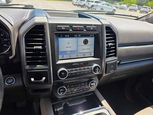 Used 2019 Ford Expedition XLT w/ Equipment Group 202A RWD image 9