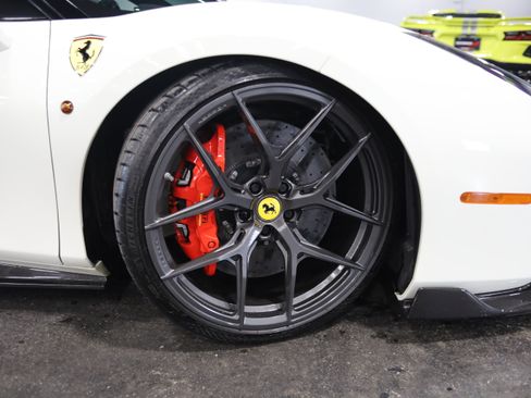 Used 2018 Ferrari 488 GTB RWD image 10