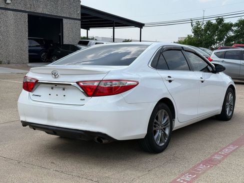 Used 2017 Toyota Camry SE FWD image 4
