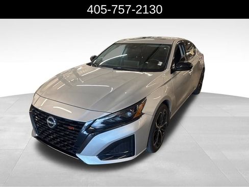 Used 2023 Nissan Altima 2.5 SR w/ SR Premium Package FWD image 1