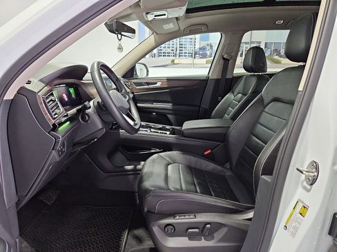 Certified 2024 Volkswagen Atlas SEL AWD/4WD image 16