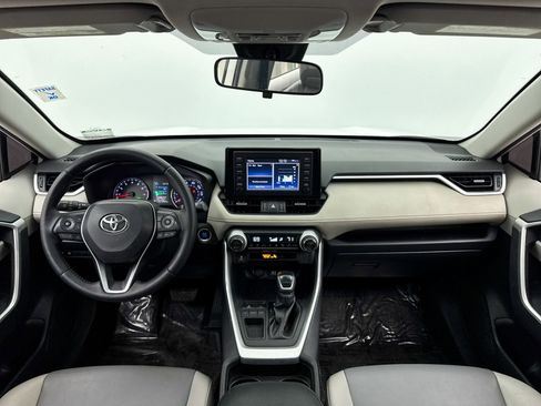 Used 2019 Toyota RAV4 XLE Premium image 15