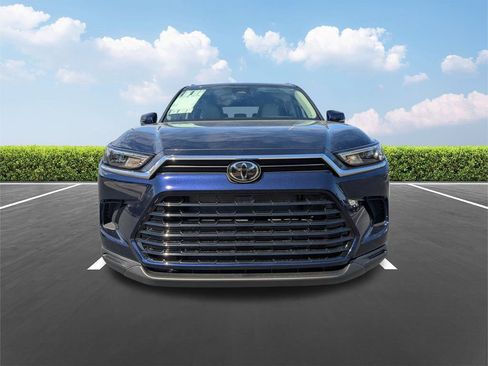 New 2026 Toyota Grand Highlander FWD image 9