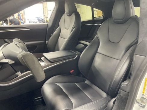 Used 2021 Tesla Model S Plaid image 11
