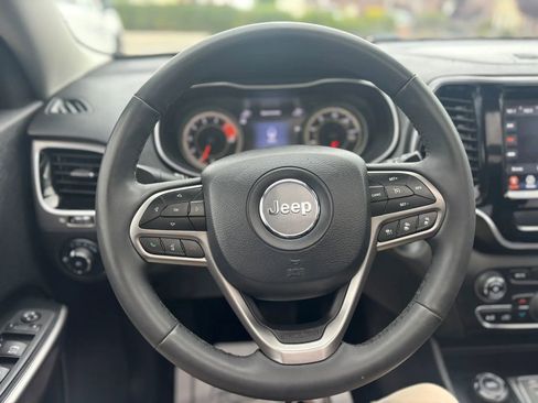 Used 2022 Jeep Cherokee Limited image 12