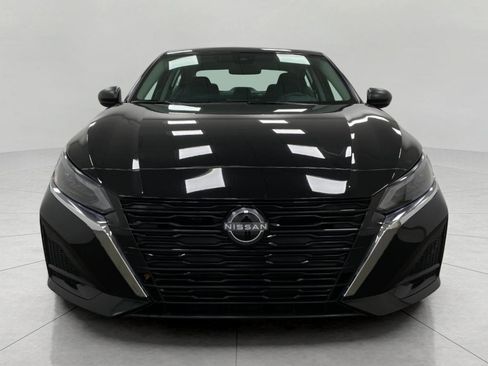 Used 2025 Nissan Altima 2.5 SV FWD image 10