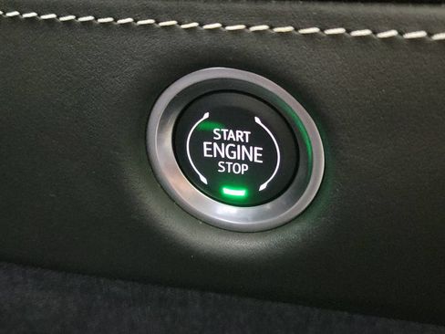 Certified 2025 Cadillac Escalade ESV V AWD/4WD image 31