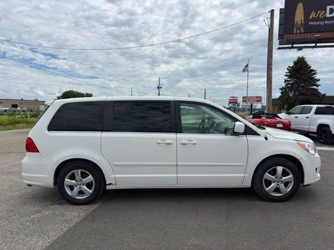 Used 2010 Volkswagen Routan SEL FWD image 36