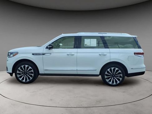 Used 2022 Lincoln Navigator Reserve AWD/4WD image 2