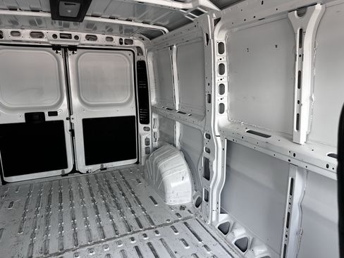 Used 2025 RAM ProMaster 2500 w/ Convenience Group FWD image 14