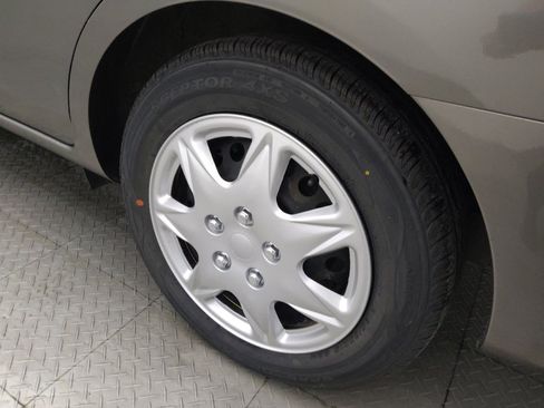 Used 2016 Nissan Versa SV FWD image 31