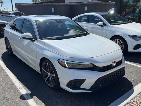 Used 2022 Honda Civic Touring image 2