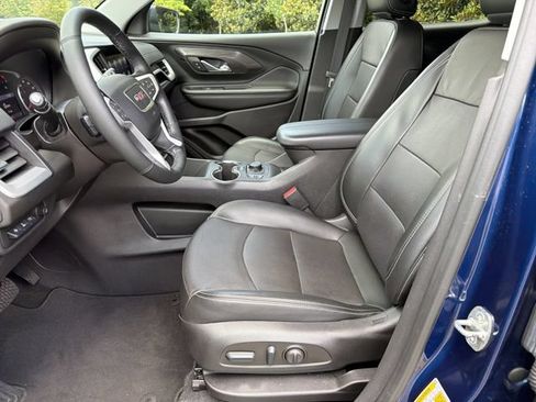 Used 2023 GMC Terrain SLT w/ Infotainment Package II FWD image 11