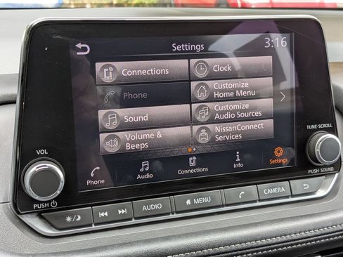 Used 2024 Nissan Rogue SV FWD image 19