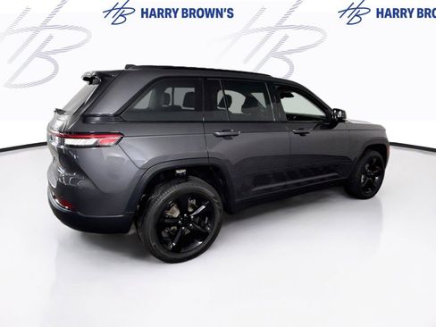 Used 2023 Jeep Grand Cherokee Limited w/ Luxury Tech Group II AWD/4WD image 32