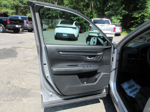 Used 2023 Honda CR-V LX image 11